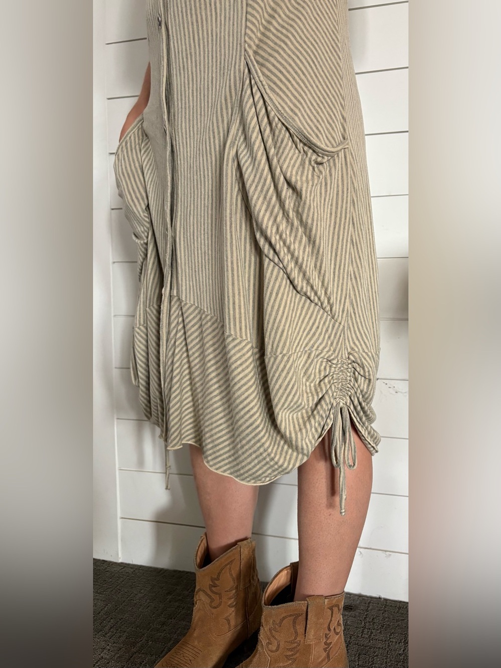 Fenini Sleeveless Tan & Gray Striped Midi Dress w Gathered Hemline & Pockets (M) - Picture 6 of 9
